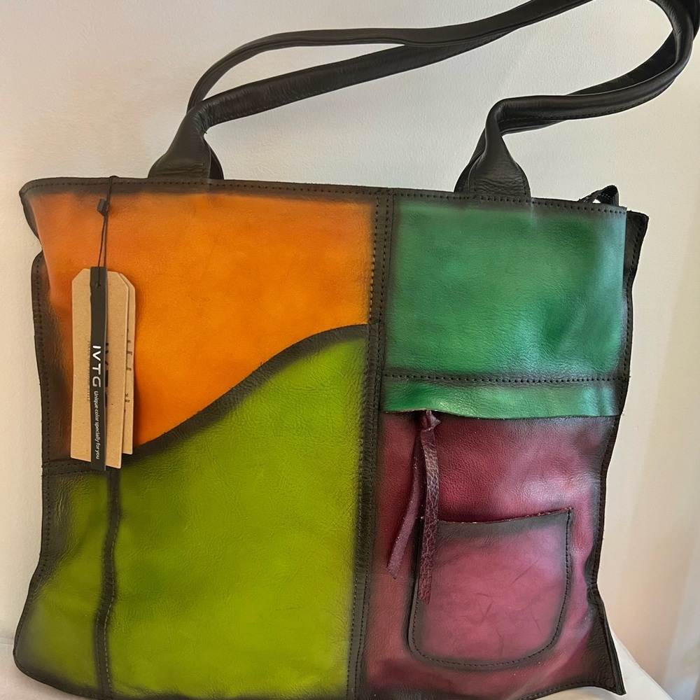 IVTG  NWT LEATHER PurseRare find